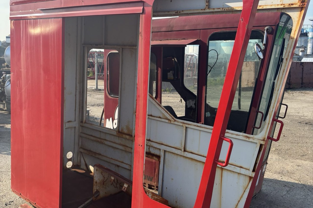 Manitowoc 4100 cab in the Quincy yard